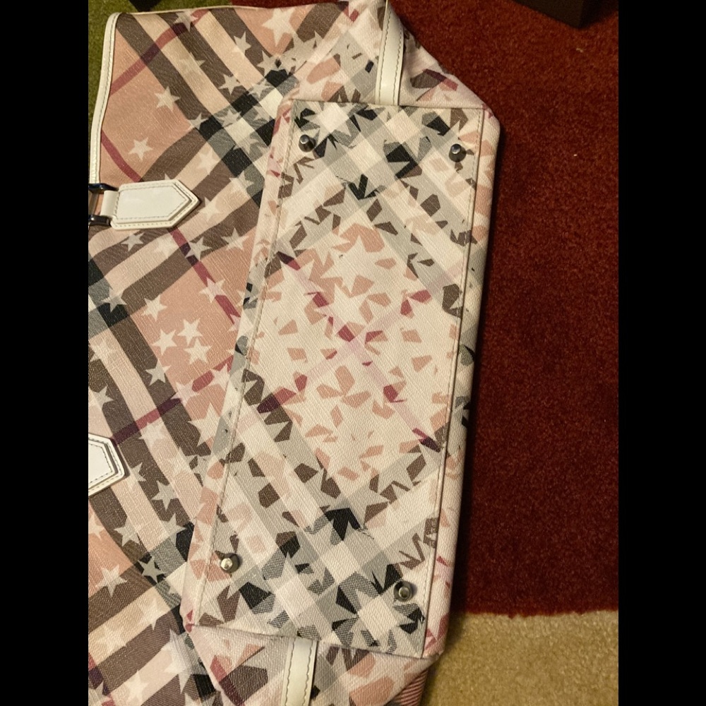 💯 Authentic white Burberry Stars limited edition - Picture 4 of 12